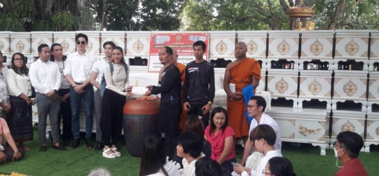 เทศบาลตำบลหนองยวง สนับสนุนรถกระเช้าไฟฟ้า และรถยนต์ส่วนกลาง บรรทุกโลงศพที่ได้รับบริจาค ณ วัดคันธาราม(ทุ่งอ้อ) อำเภอสันป่าตอง จังหวัดเชียงใหม่ เพื่อใช้ในการใช้ประกอบพิธีศพสำหรับศพผู้ยากไร้หรือศพไร้ญาติ ในตำบลหนองยวง
