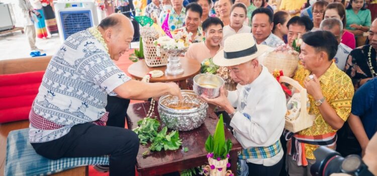 เทศบาลตำบลหนองยวง ร่วมสืบสานป๋าเวณี “สระเกล้าดำหัว นายอนุสรณ์ วงศ์วรรณ นายก อบจ.ลำพูน” เนื่องในเทศกาลสงกรานต์ 2567 ณ อาคารฮอมบุญองค์การบริหารส่วนจังหวัดลำพูน