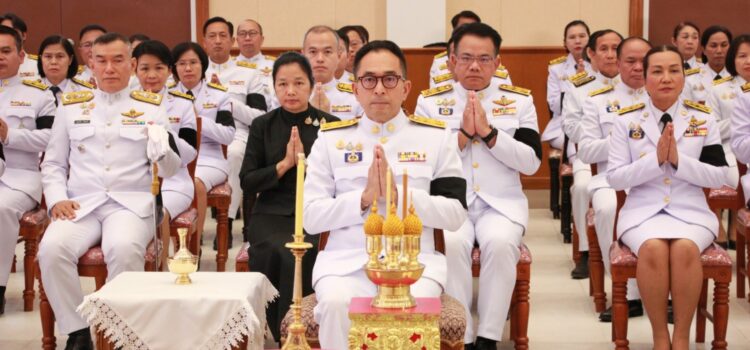 เทศบาลตำบลหนองยวง ร่วมพิธีบำเพ็ญกุศล ในวาระครบ 100 วัน (สตมวาร) แห่งการสวรรคต เพื่อถวายเป็นพระราชกุศล แด่สมเด็จพระนางเจ้าสิริกิติ์ พระบรมราชินีนาถ พระบรมราชชนนีพันปีหลวง ณ หอประชุมจังหวัดลำพูน ศาลากลางจังหวัดลำพูน