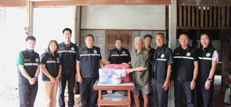เทศบาลตำบลหนองยวง ลงพื้นที่เยี่ยมบ้านและมอบชุดของขวัญให้ผู้สูงอายุ ที่มีอายุครบ 100 ปี ตามโครงการกิจกรรมเฉลิมพระเกียรติเพื่อถวายเป็นพระราชกุศลแด่สมเด็จพระนางเจ้าสิริกิติ์ พระบรมราชินีนาถ พระบรมราชชนนีพันปีหลวง ณ หมู่ที่ 1 บ้านเหล่าดู่ และหมู่ที่ 2 บ้านห้วยปันจ๊อย ตำบลหนองยวง อำเภอเวียงหนองล่อง จังหวัดลำพูน