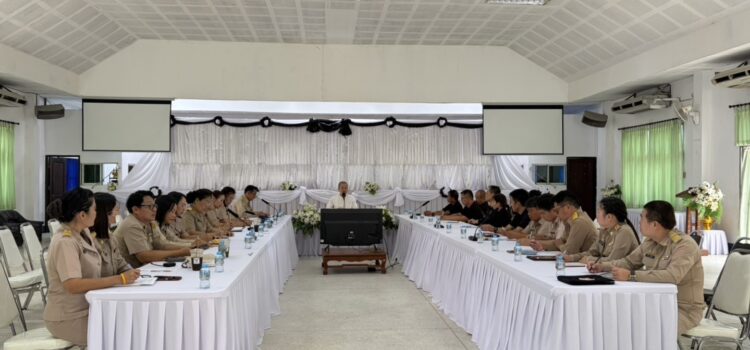 เทศบาลตำบลหนองยวง เข้าร่วมการประชุมมอบนโยบายและชี้แจงข้อราชการให้แก่ผู้บริหาร ข้าราชการ และพนักงานองค์กรปกครองส่วนท้องถิ่น ณ หอประชุม (หลังเล็ก) ที่ว่าการอำเภอเวียงหนองล่อง จังหวัดลำพูน