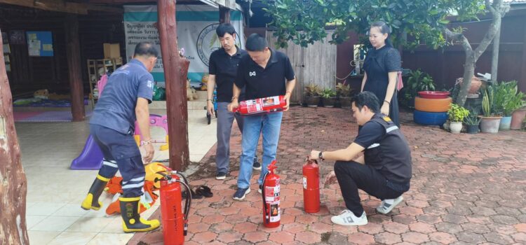 เทศบาลตำบลหนองยวง ลงพื้นที่ดำเนินการตรวจสอบสภาพความพร้อมใช้งานของถังดับเพลิง ภายในสถานรับเลี้ยงเด็กภิระพรรณ ณ สถานรับเลี้ยงเด็กภิระพรรณ หมู่ที่ 5 ตำบลหนองยวง อำเภอเวียงหนองล่อง จังหวัดลำพูน