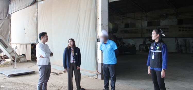 เทศบาลตำบลหนองยวง ลงพื้นที่ตรวจสอบข้อร้องเรียนเกี่ยวกับปัญหาฝุ่นควันและกลิ่นไม่พึงประสงค์ ณ บ้านล้องเครือกวาว หมู่ที่ 5 ตำบลหนองยวง อำเภอเวียงหนองล่อง จังหวัดลำพูน