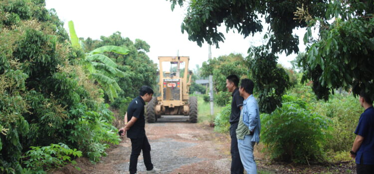 เทศบาลตำบลหนองยวง ลงพื้นที่ติดตามการดำเนินงานโครงการก่อสร้างถนนคอนกรีตเสริมเหล็กในพื้นที่ตำบลหนองยวง อำเภอเวียงหนองล่อง จังหวัดลำพูน จำนวน 4 โครงการ