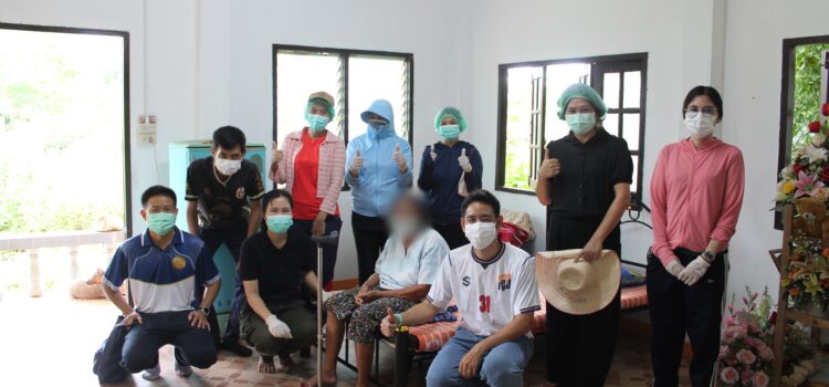 เทศบาลตำบลหนองยวง ลงพื้นที่มอบเตียง พร้อมร่วมกันพัฒนาปรับปรุงสภาพแวดล้อมและทำความสะอาดบริเวณบ้านของผู้ป่วยในระบบการดูแลระยะยาว (LTC : Long Term Care) ณ หมู่ที่ 5 บ้านล้องเครือกวาว ตำบลหนองยวง อำเภอเวียงหนองล่อง จังหวัดลำพูน